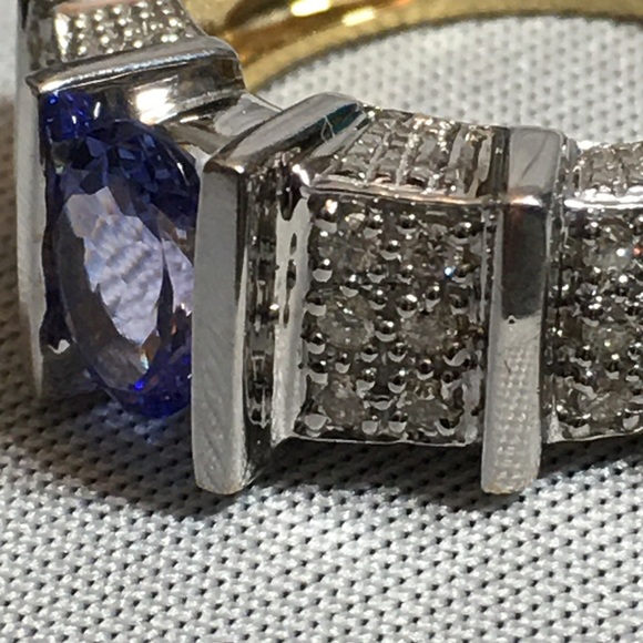 TANZANITE AND DIAMOND TWO TONE 18KT BAND - Picture 5 of 8
